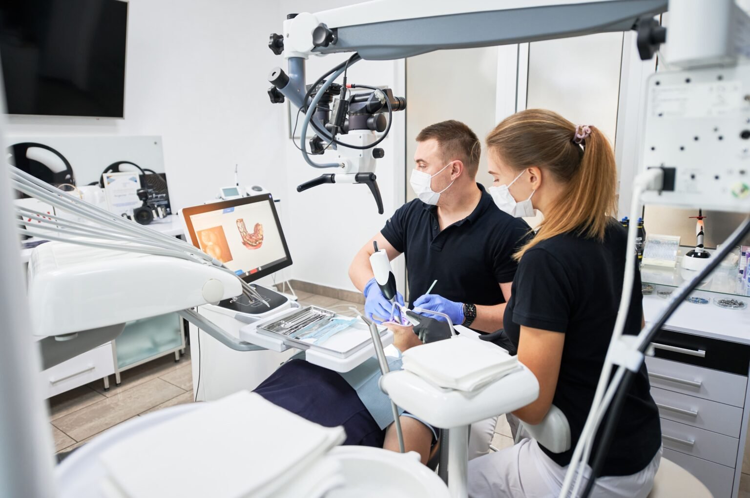 Dental Crown vs Veneers: Best Expert Guide for Smile Makeover in Jubilee Hills Hyderabad